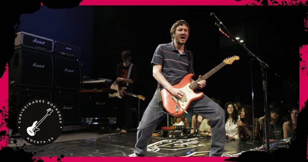 Primer plano de John Frusciante en un concierto